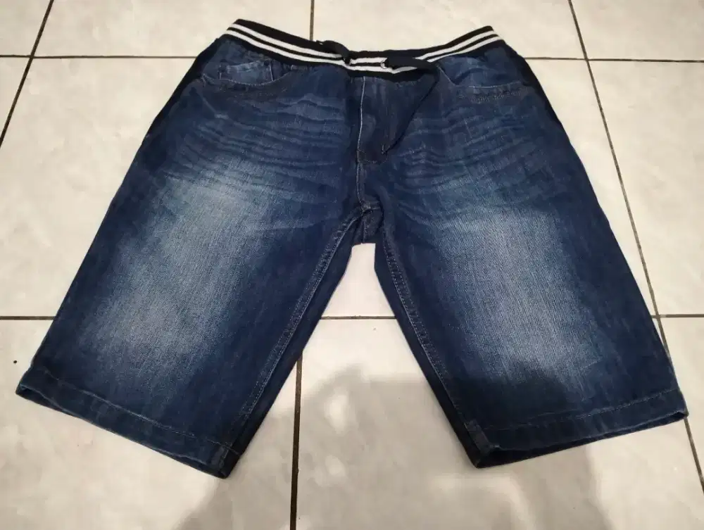 CELANA PENDEK JEANS PRIA
