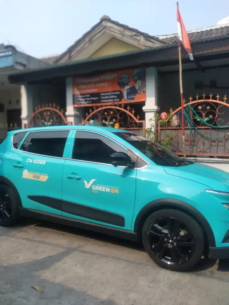 Layanan Driver Taksi Green SM