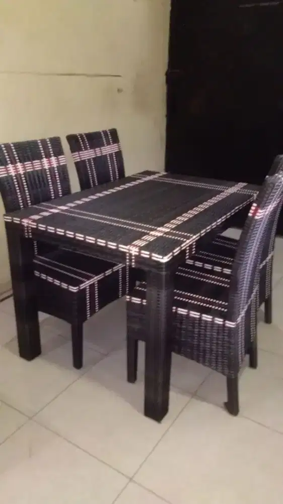 Kursi Makan 4 + 1