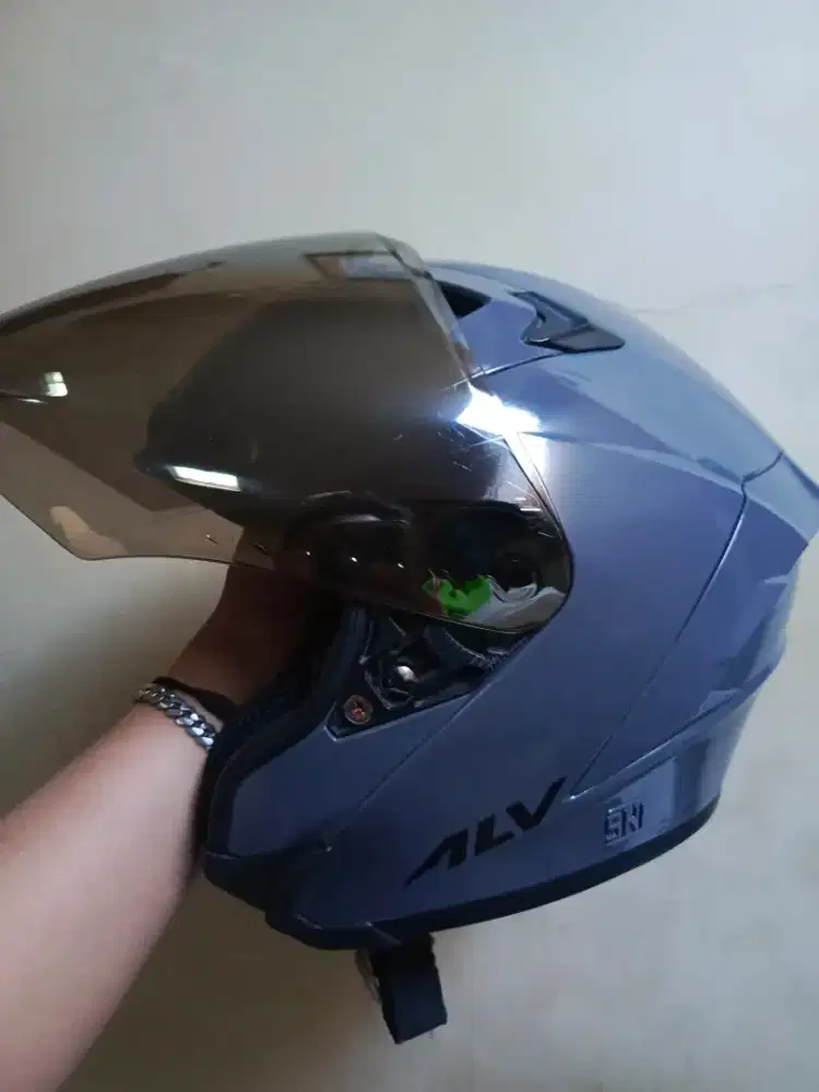 Helm alv abu-abu