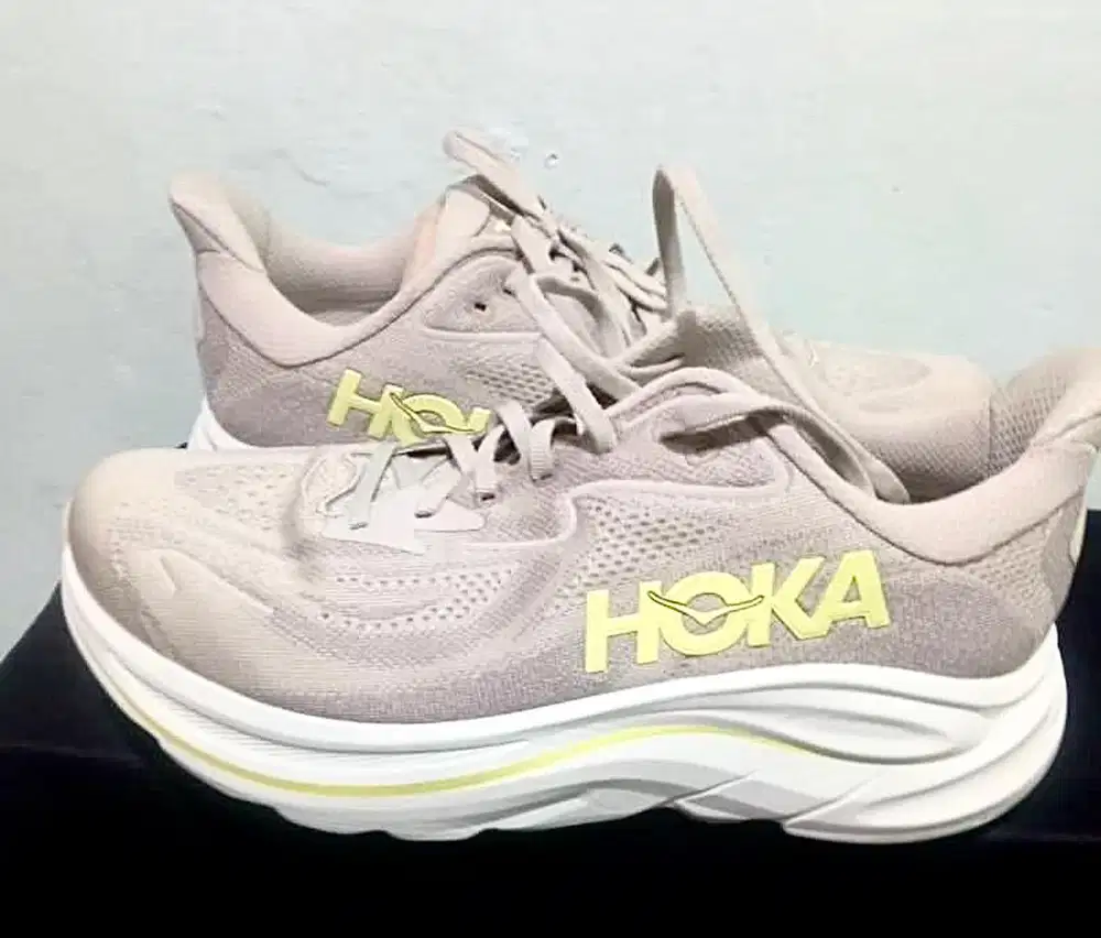 SEPATU HOKA like new