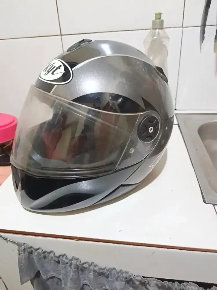 Helm full face kyt