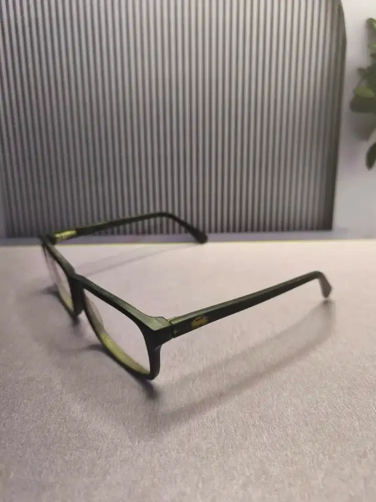 Frame kacamata Lacoste