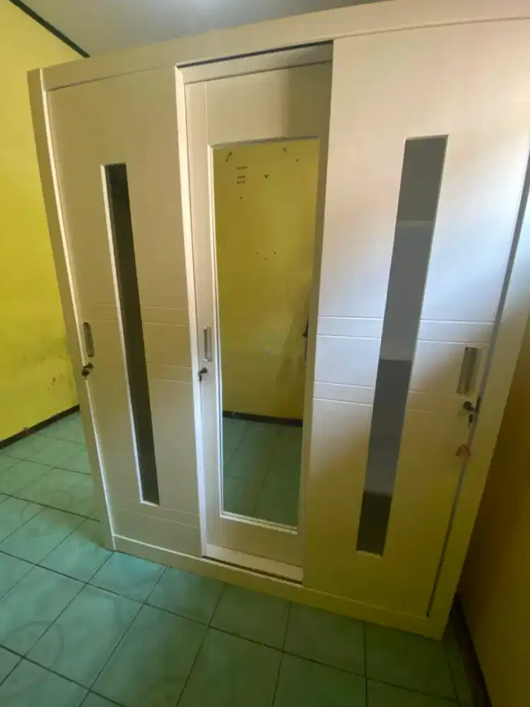 Lemari kayu 3 Pintu