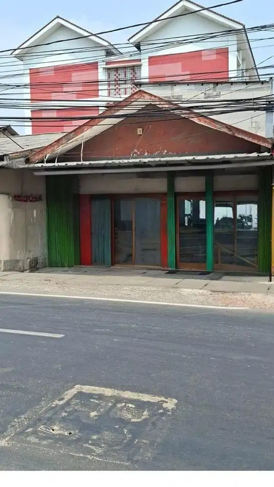 RUMAH TOKO PINGGIR JALAN