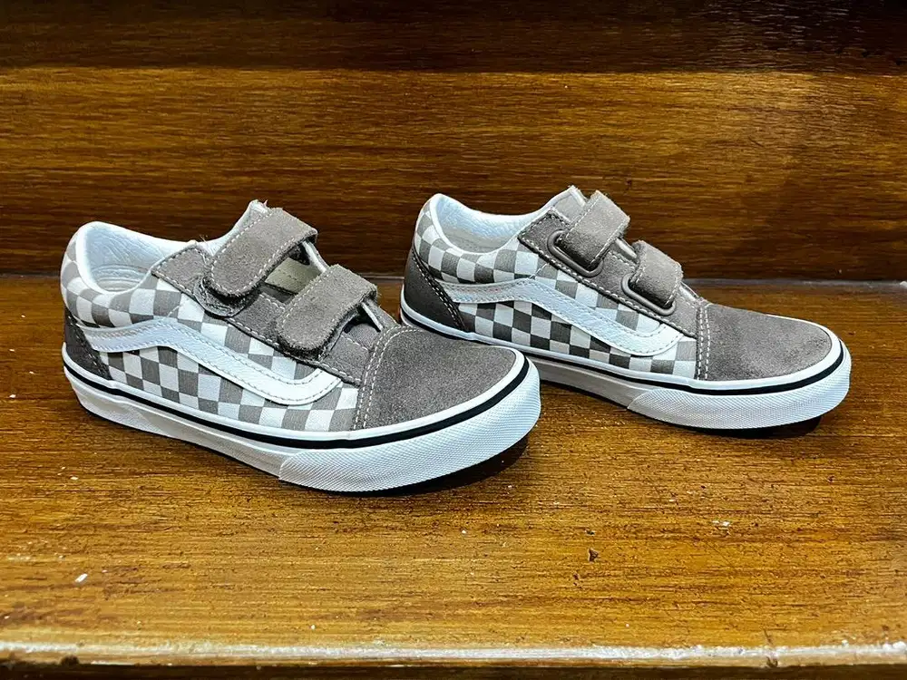 Sepatu preloved