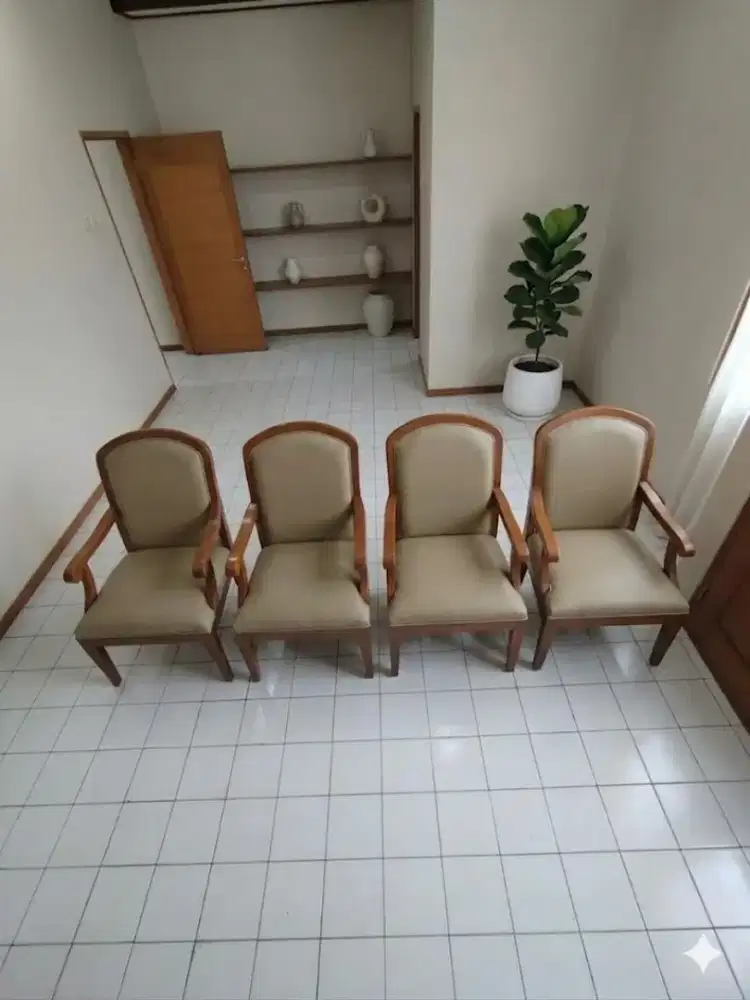 Kursi jati solid elegan