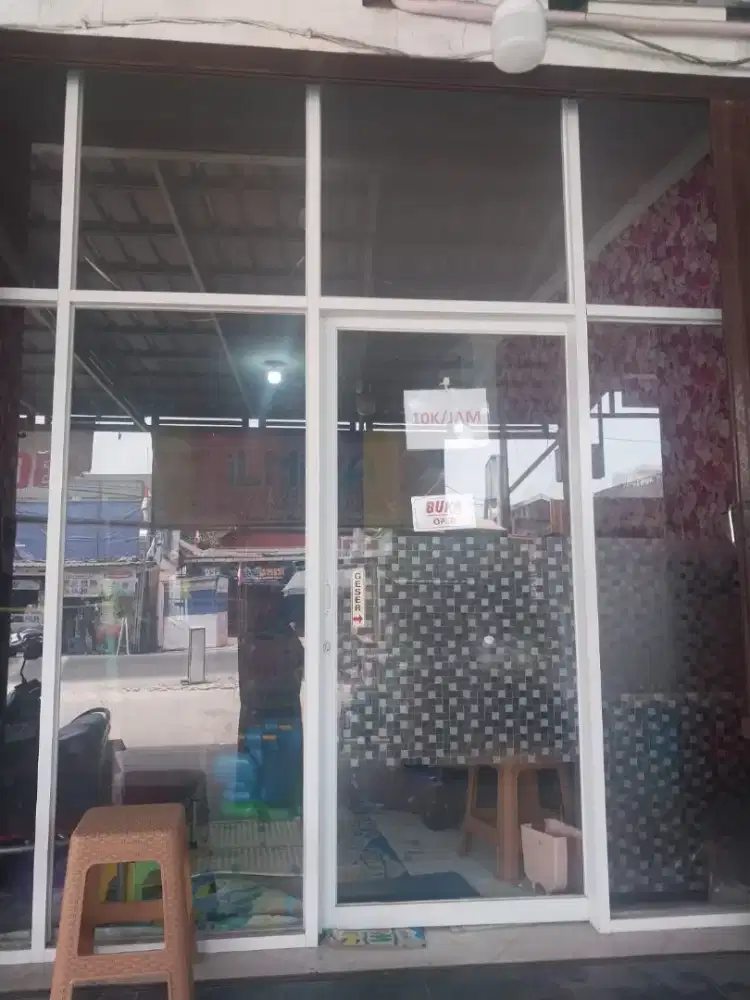 Jual sekat pintu kaca ruko, lebar 3,5 m dan tinggi 3 m hrg 6.500.000,-