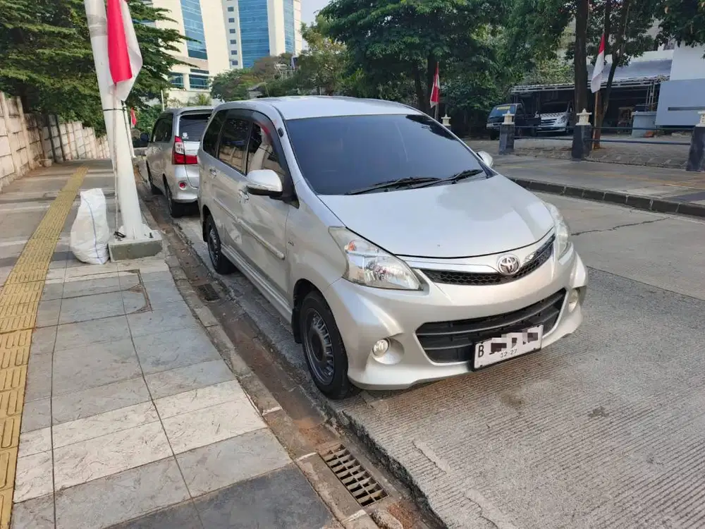 Avanza Veloz 1.5 Matic Silver Istimewa Pajak Hidup