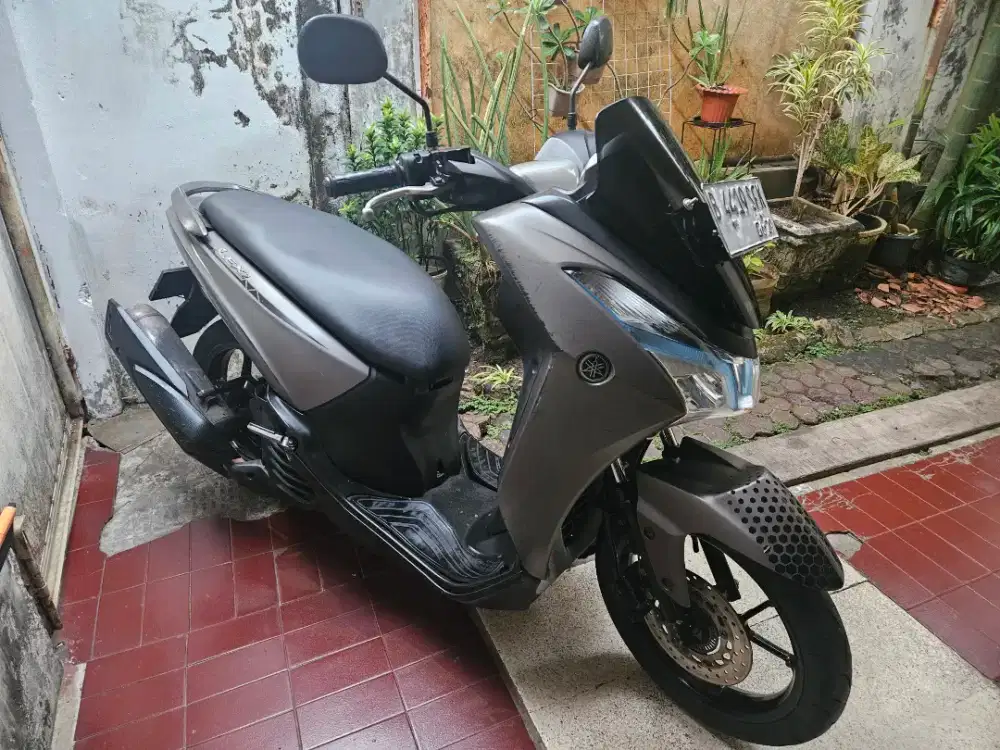 Yamaha Lexi S Abu-abu doff Keyless 2018 jual cepat.