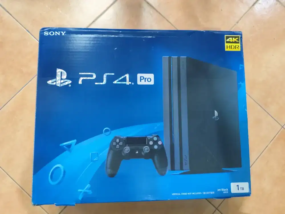 PS4 Pro 1 TB - 5 stick
