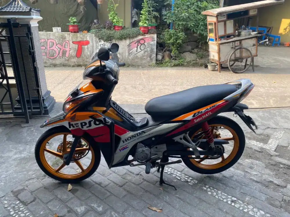 Honda Blade Repsol THN 2012 plat AB Wonosari