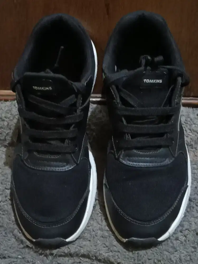 Sepatu Tomkins Size 43 Ori