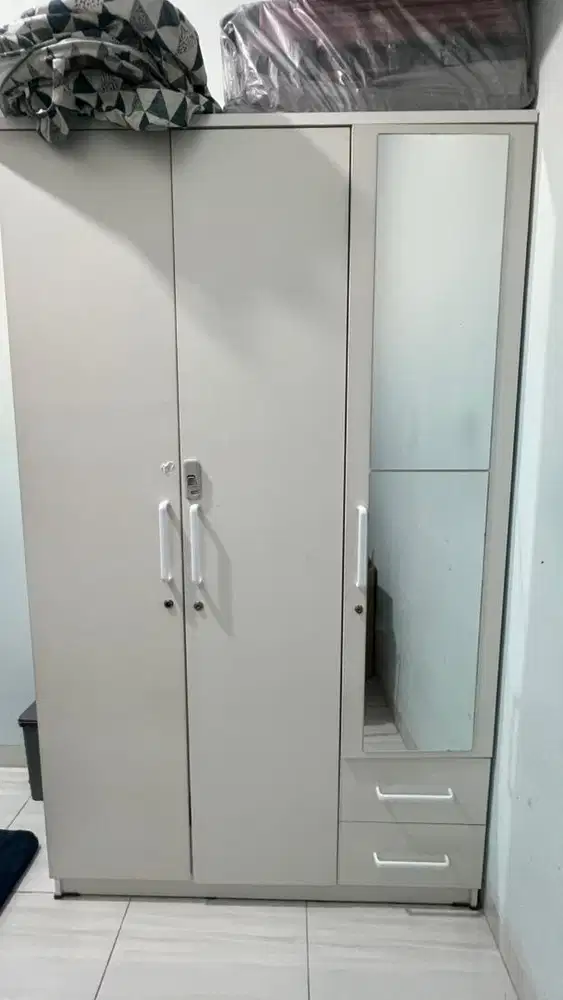 Lemari Pakaian 3 Pintu