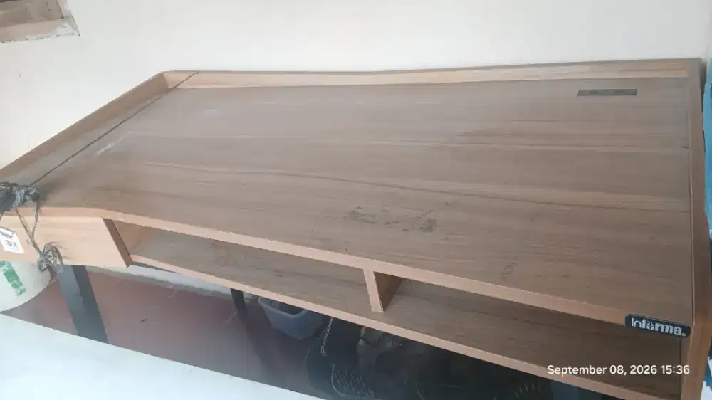 Meja kerja kantor
