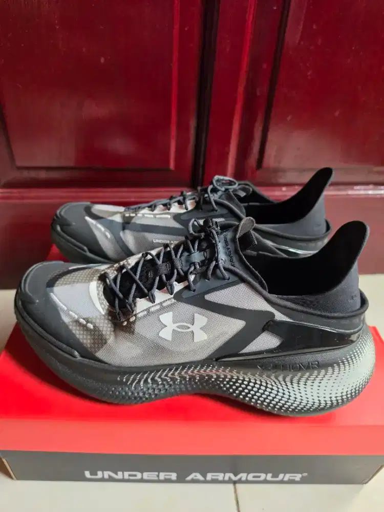 Sepatu Under Amour uk 41 Like new