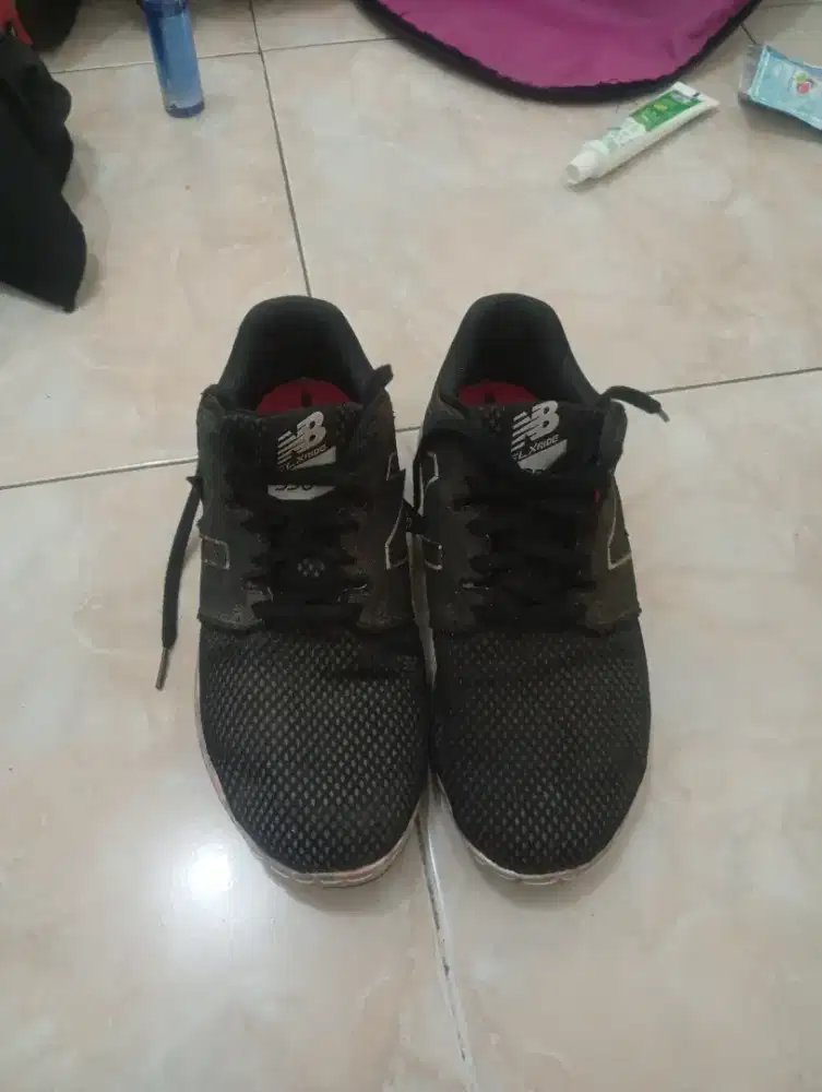Sepatu running second NB 40