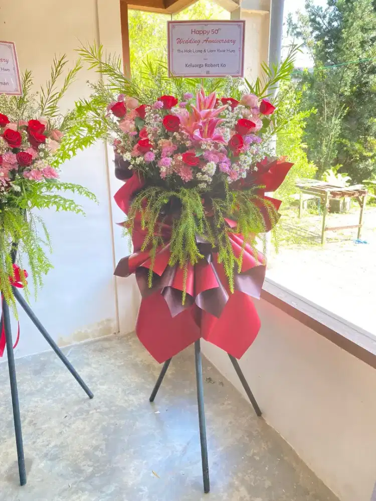Perangkai bunga hidup. Florist
