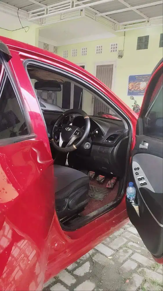 JUAL MOBIL HYUNDAI GRAND AVEGA 1.4 GL MANUAL