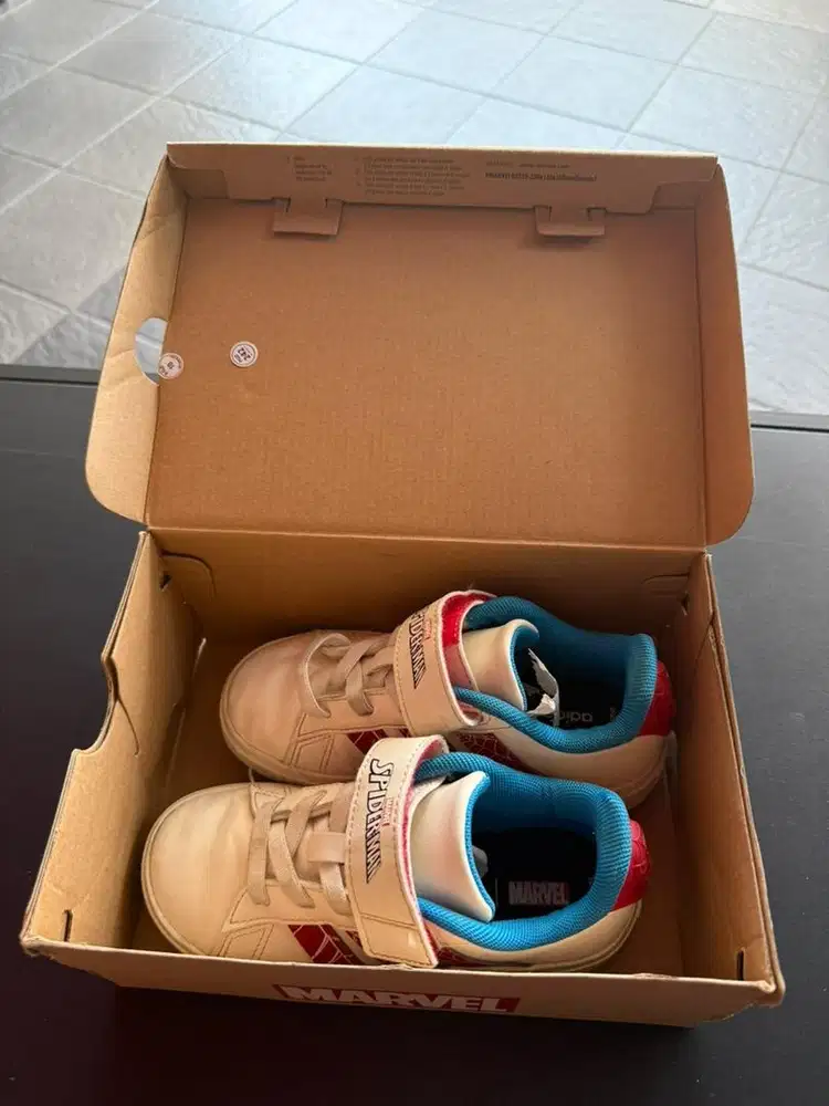Sepatu Adidas Spiderman Anak Warna Putih ukuran 29