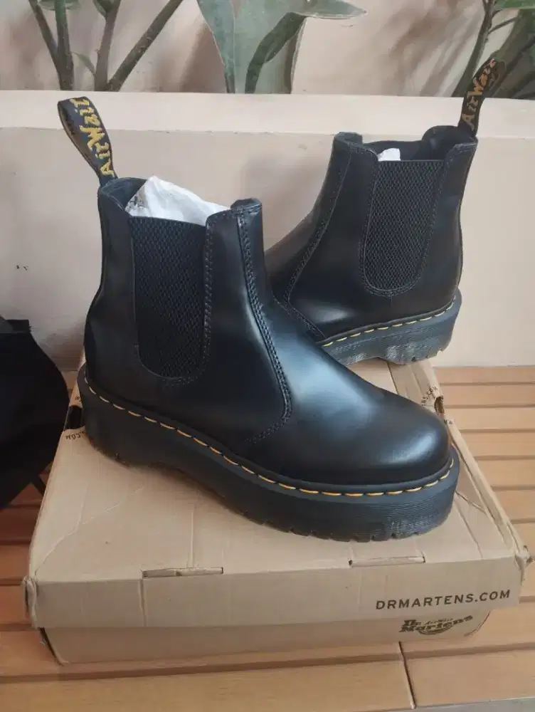 Sepatu Dr Martens Chelsea 2976 black smooth