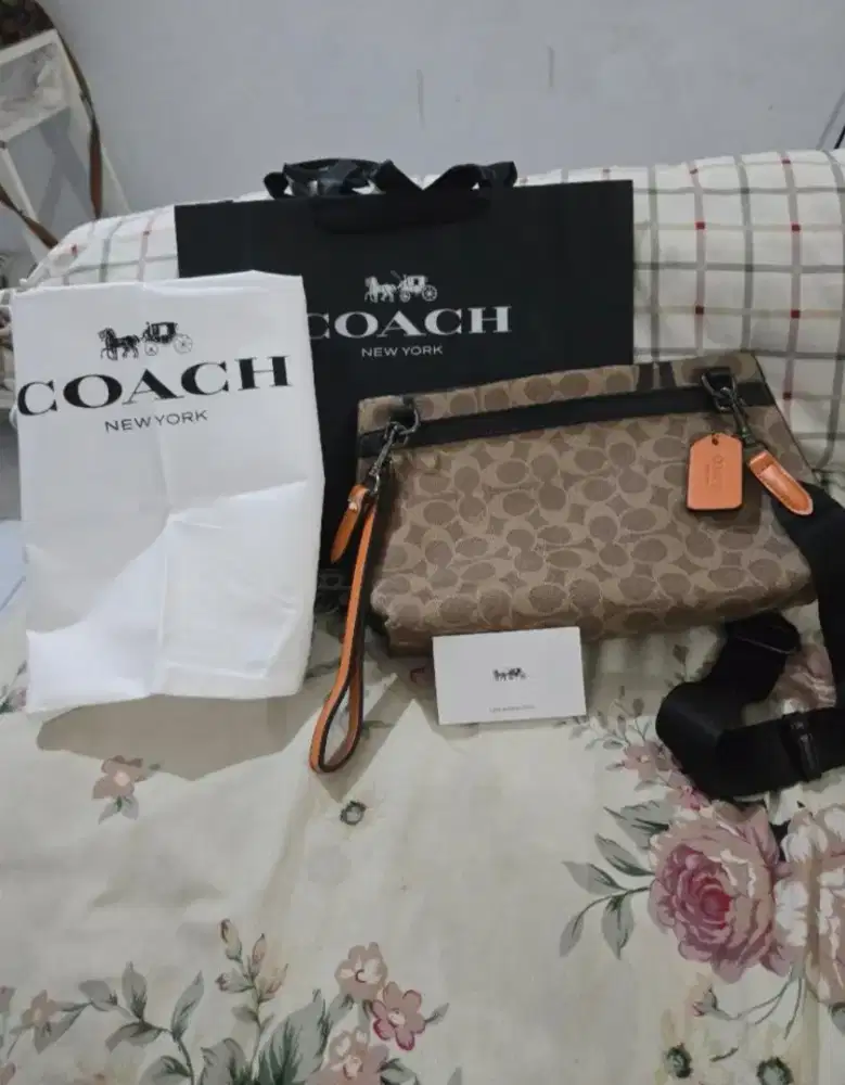 Coach Postman Orange Coklat