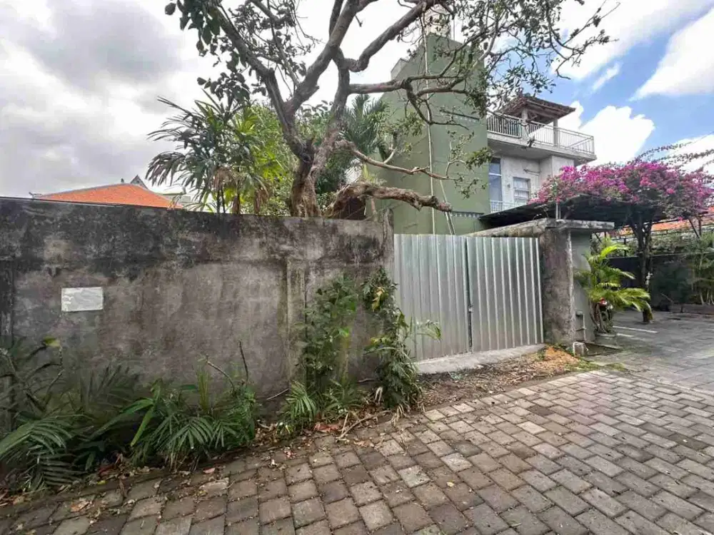 Tanah Luas Kecil di Munduk Catu Pantai Batu Bolong Canggu