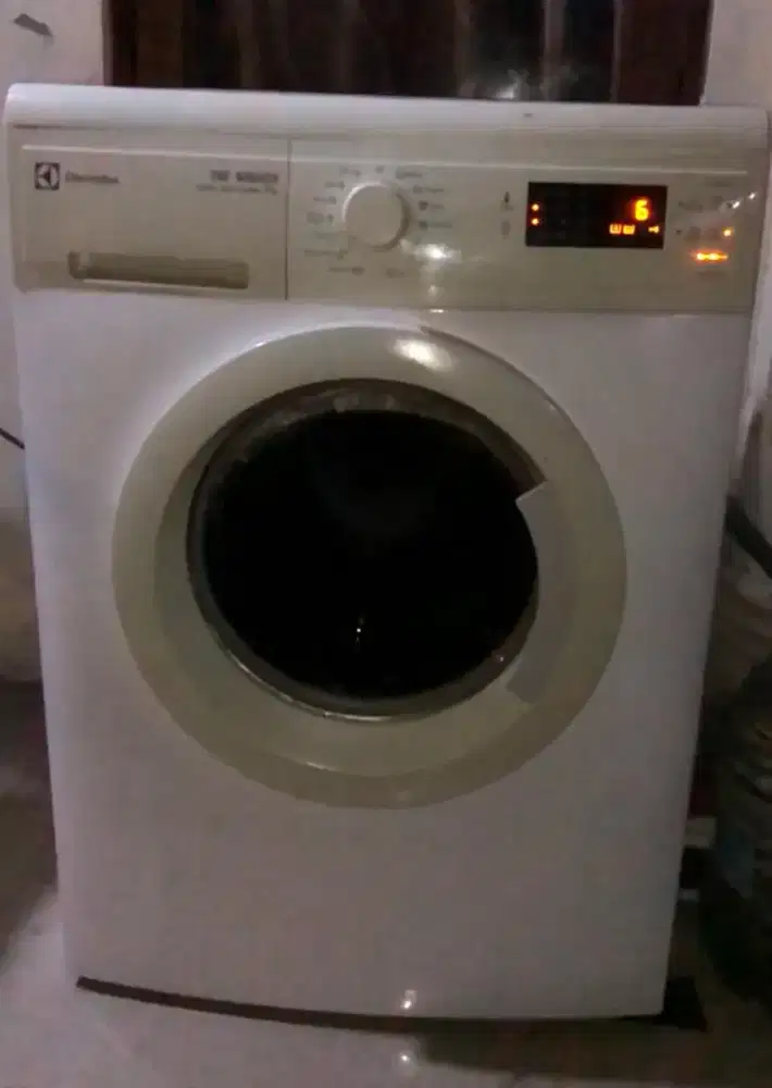 Mesin Cuci Electrolux Digital 7kilo EWP85742