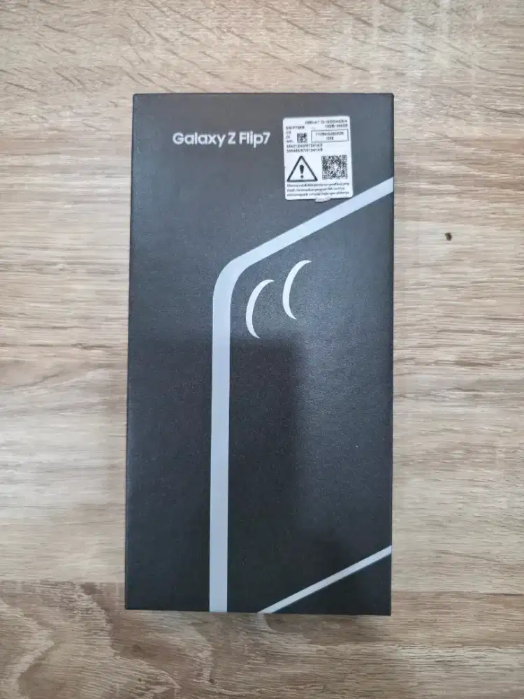 Samsung Galaxy Z flip 7 black Resmi