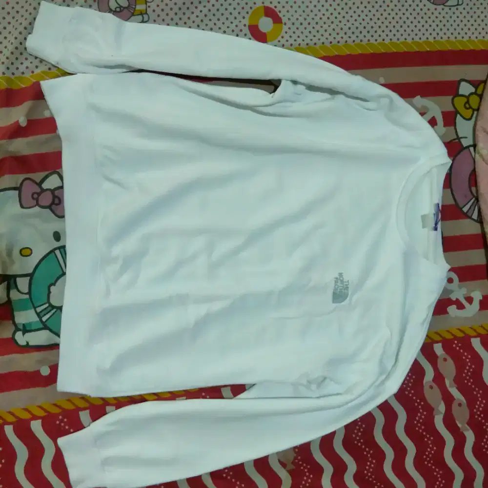 Sweater tnf putih