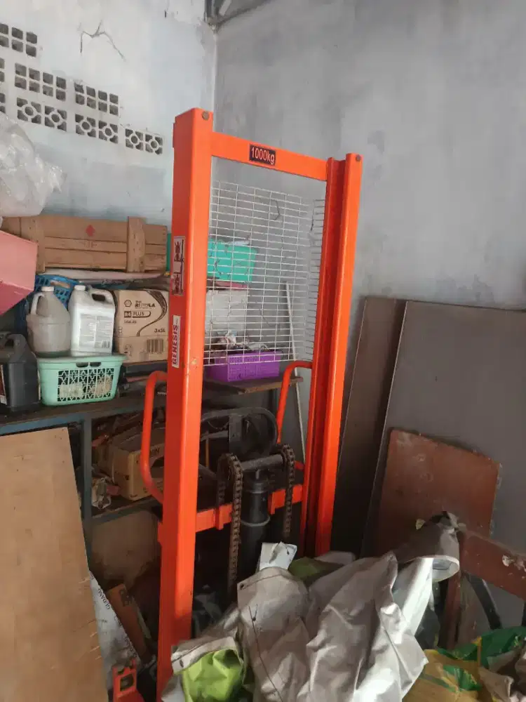 Dijual Handlift kap. 1 Ton. Tahun 2018