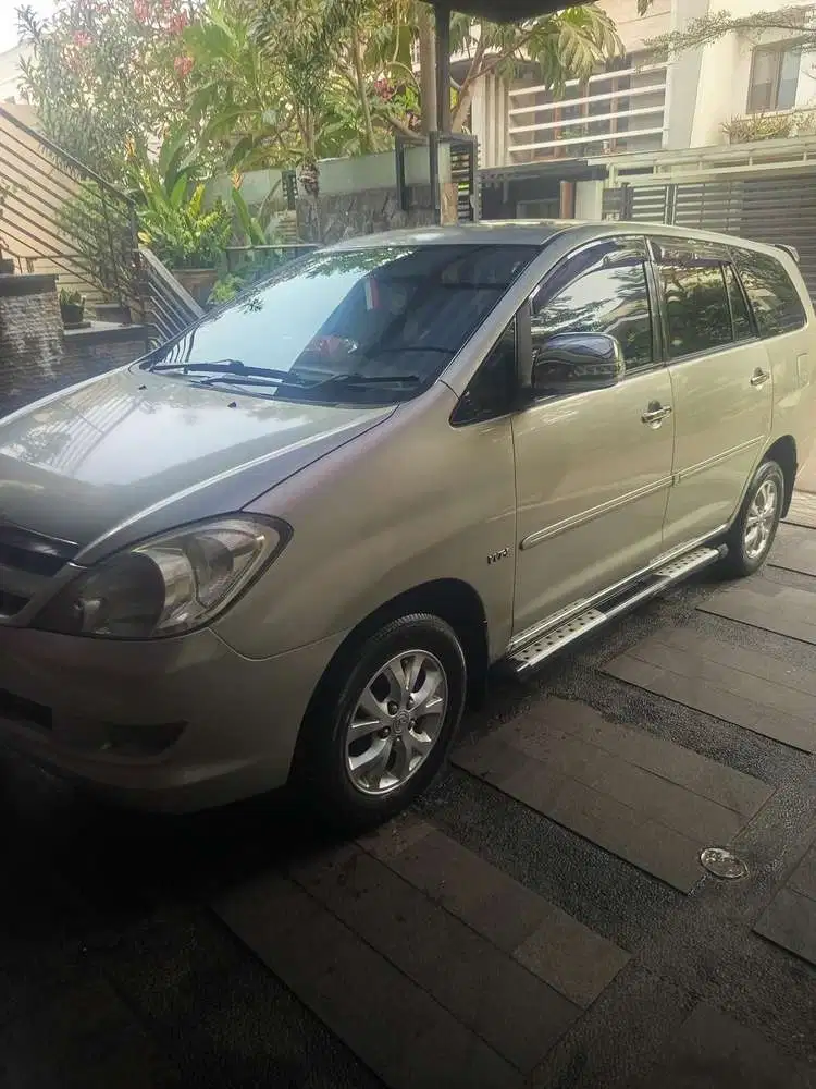 Toyota Kijang Innova 2006 Bensin