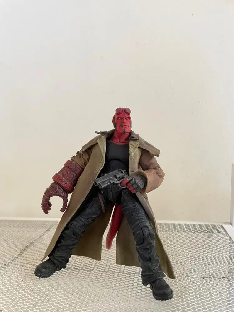 action figure hellboy hell boy