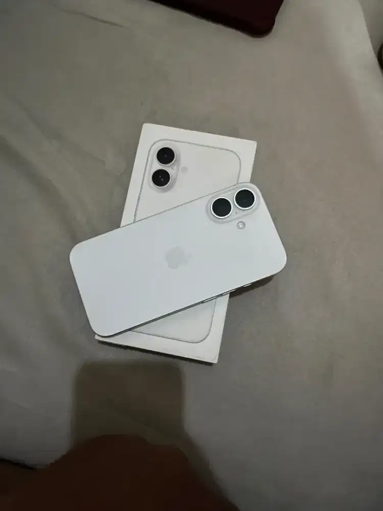 Dijual iP Dijual iPhone 16, 128 gb masih ori semua, baru 6 bln