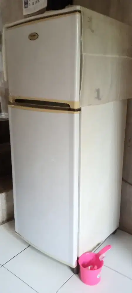 sharp 2 pintu Tanpa bunga es Beku