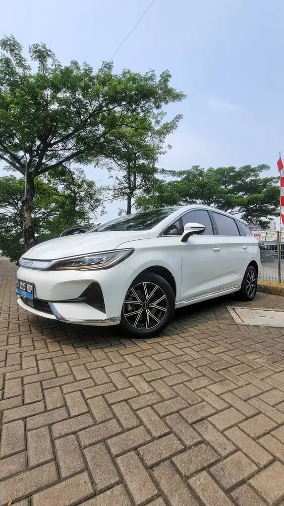 BYD M6 6SEAT SUPERIOR EV