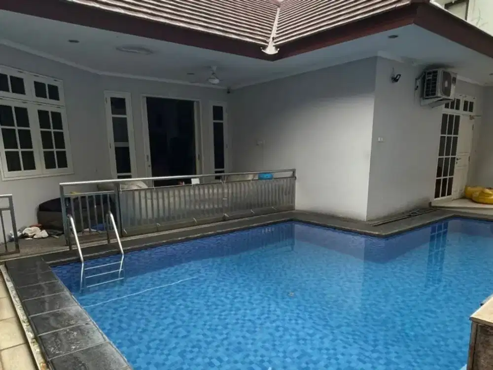 DIJUAL RUMAH SIAP HUNI DENGAN KOLAM RENANG DI JL. BANGKA, JAKARTA SELATAN