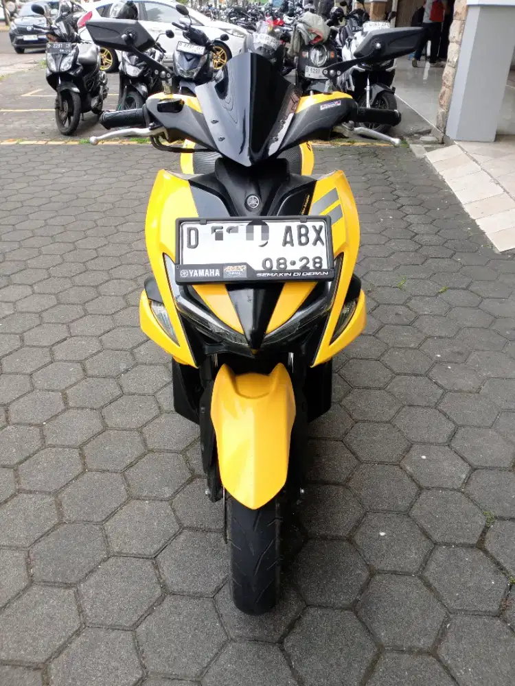 Yamaha aerox kuning