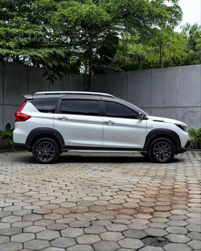 XL 7 Alpha Hybrid 2024 Matic km 40rb TERMURAH