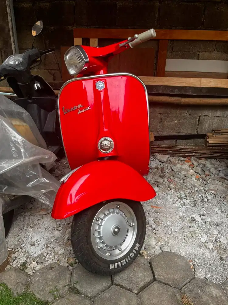 *VESPA SUPER Est.1974 MERAH*