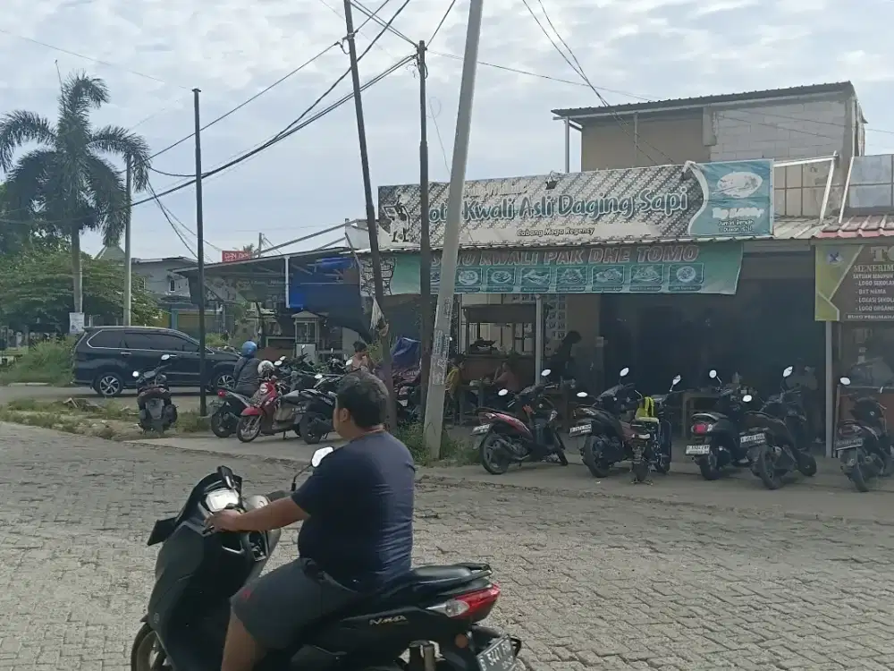 Waiters untuk Soto Kwali Pakdhe Tomo MBJ