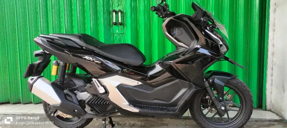 Honda ADV CBS th 2025 hitam glossy