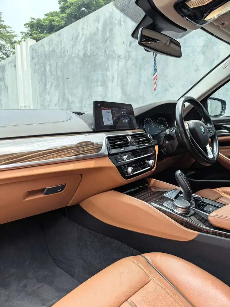 BMW 520i 2018 Bensin