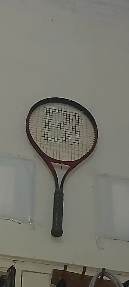 raket tenis merek Boris Becker