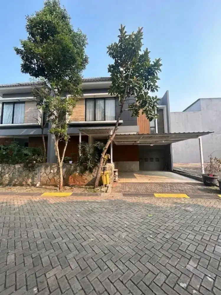 Rumah Hoek Hadap Taman Siap Huni di Kebayoran Bintaro Sektor 7 Tangsel