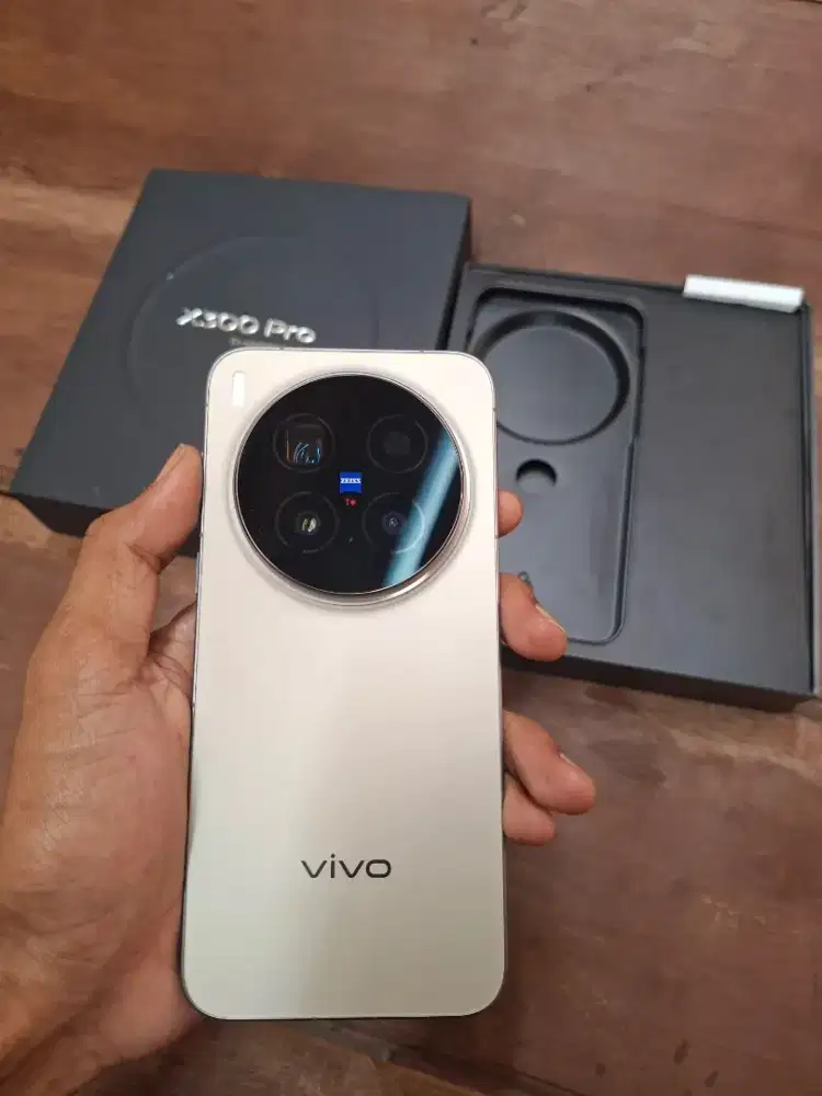 Vivo x300 pro 16/512