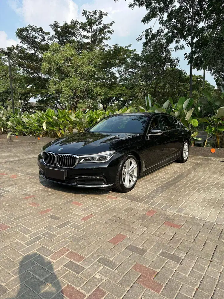 BMW 730Li Luxury G12 2018 bukan s400