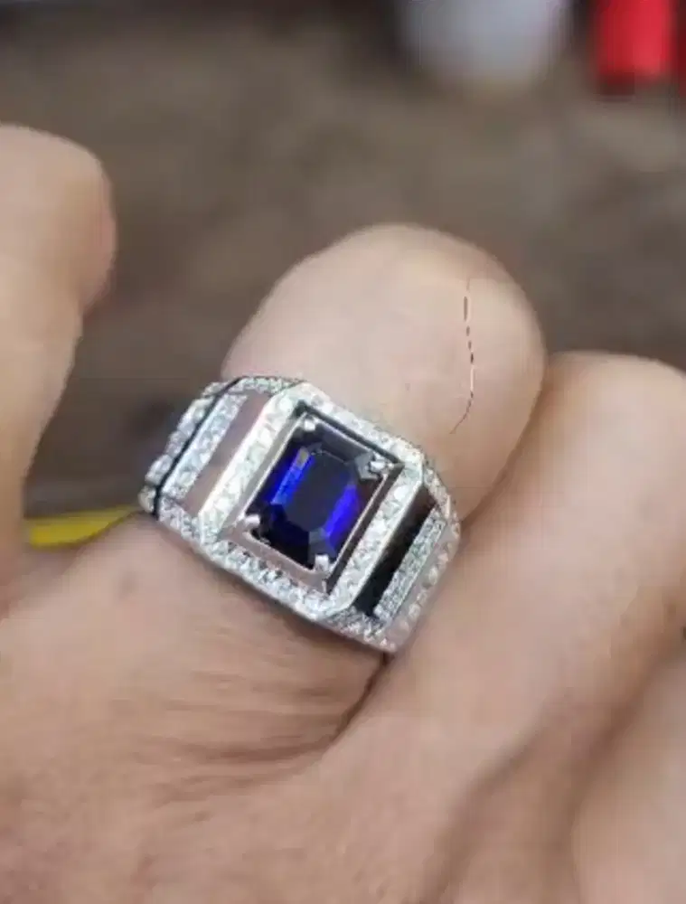 NATURAL CORUNDUM BLUE SAPPHIRE