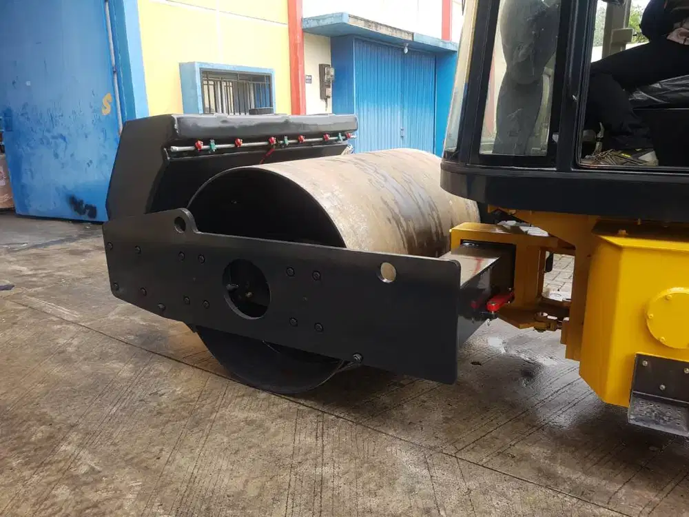 FURD Ride-on Vibratory Roller FYL-S208H | 8000kg TERSEDIA 1 UNIT