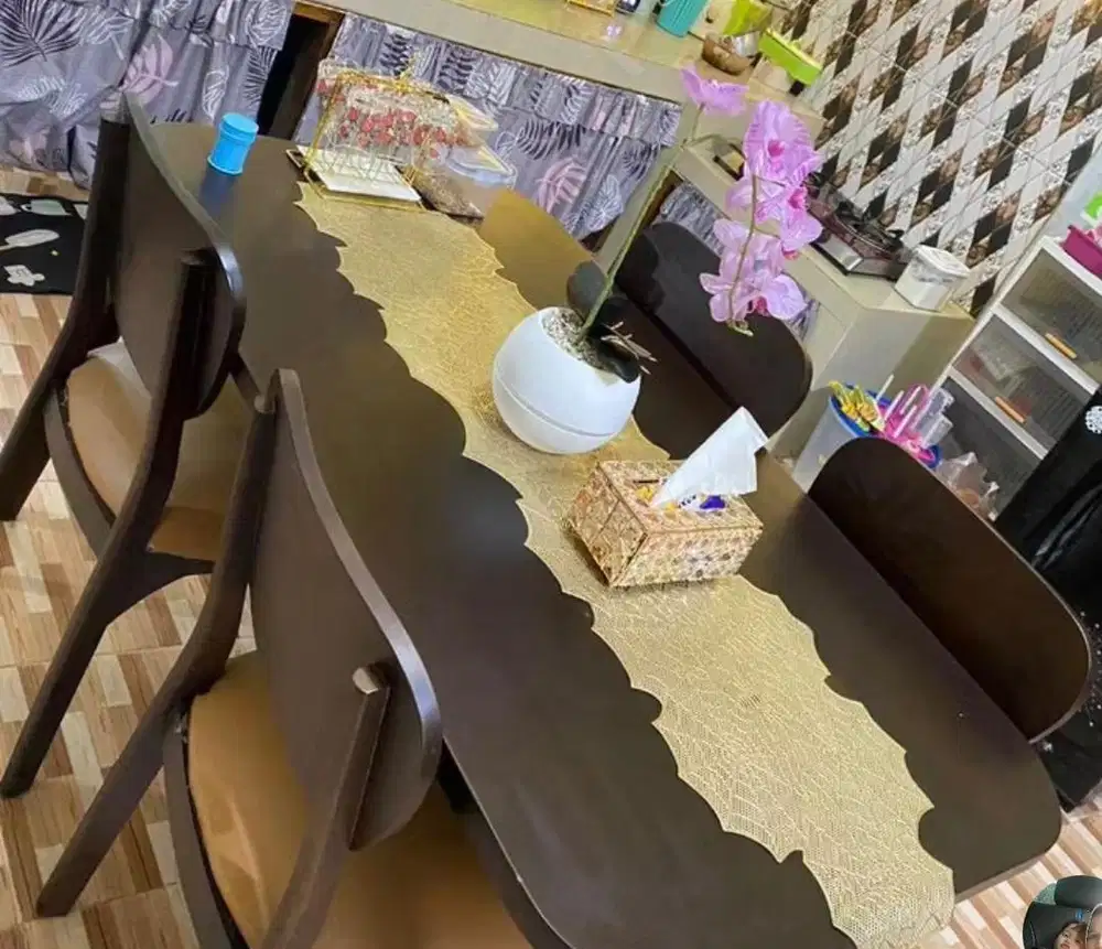 Meja makan kayu jati